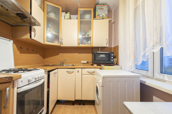 Продам двухкомнатную (2-комн.) квартиру, Херсонская ул, 15, Москва г