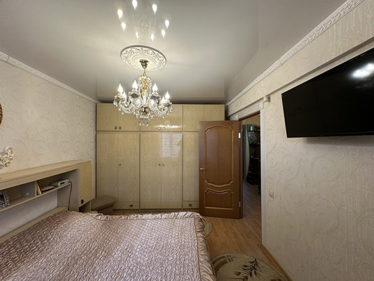 Продам трехкомнатную (3-комн.) квартиру, Баумана ул, 233, Иркутск г
