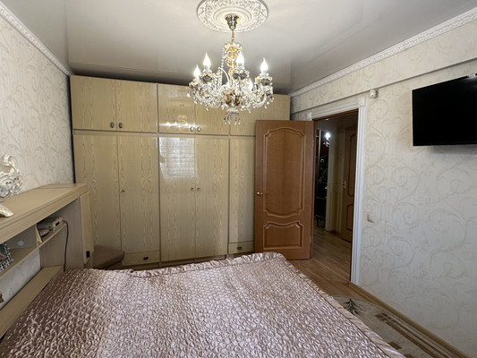 Продам трехкомнатную (3-комн.) квартиру, Баумана ул, 233, Иркутск г