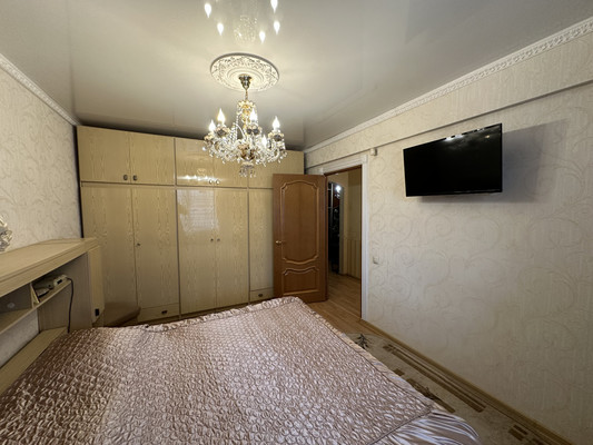 Продам трехкомнатную (3-комн.) квартиру, Баумана ул, 233, Иркутск г
