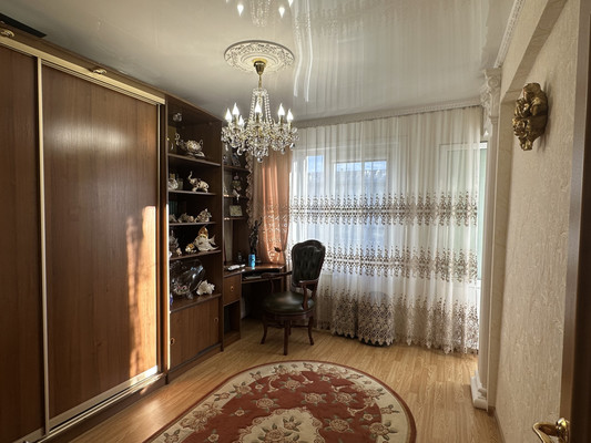 Продам трехкомнатную (3-комн.) квартиру, Баумана ул, 233, Иркутск г