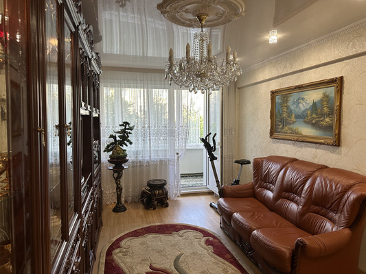 Продам трехкомнатную (3-комн.) квартиру, Баумана ул, 233, Иркутск г
