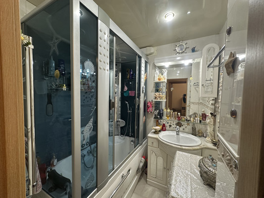 Продам трехкомнатную (3-комн.) квартиру, Баумана ул, 233, Иркутск г