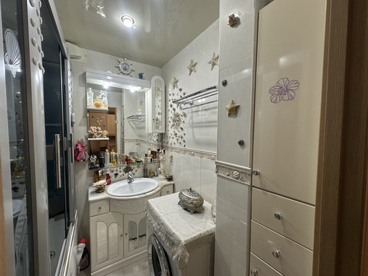 Продам трехкомнатную (3-комн.) квартиру, Баумана ул, 233, Иркутск г