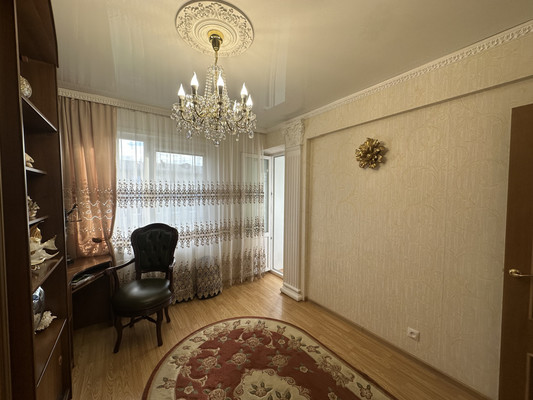 Продам трехкомнатную (3-комн.) квартиру, Баумана ул, 233, Иркутск г