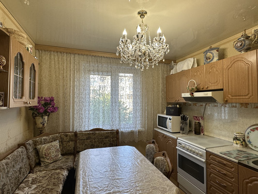 Продам трехкомнатную (3-комн.) квартиру, Баумана ул, 233, Иркутск г