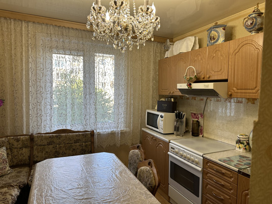Продам трехкомнатную (3-комн.) квартиру, Баумана ул, 233, Иркутск г