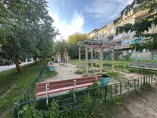 Продам трехкомнатную (3-комн.) квартиру, Баумана ул, 233, Иркутск г