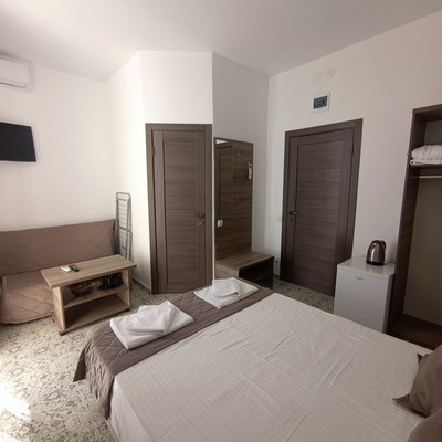 Продам однокомнатную (1-комн.) квартиру, Гагариной ул, 25/353, Утес п