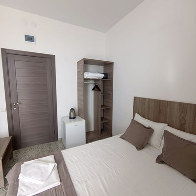 Продам однокомнатную (1-комн.) квартиру, Гагариной ул, 25/353, Утес п