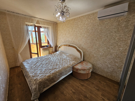 Продам трехкомнатную (3-комн.) квартиру, Жмайлова ул, 3, Ростов-на-Дону г