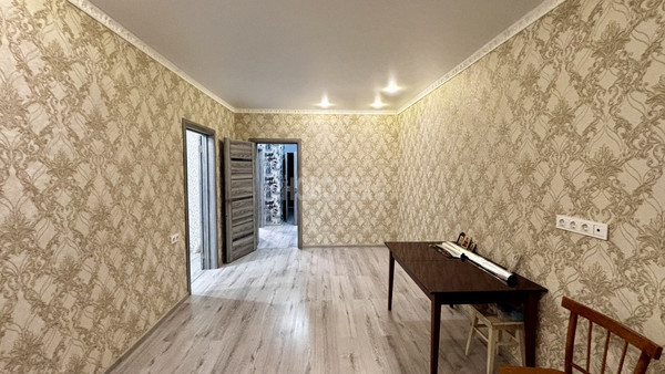 Продам трехкомнатную (3-комн.) квартиру, Горная ул, 2, Крымск г