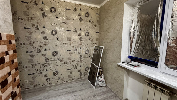 Продам трехкомнатную (3-комн.) квартиру, Горная ул, 2, Крымск г