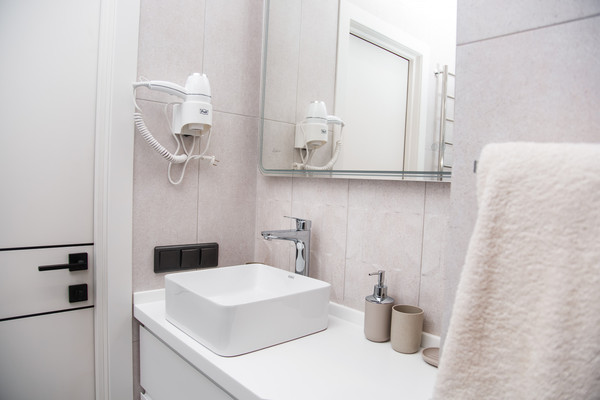 Продам однокомнатную (1-комн.) квартиру, Конституции СССР (Центральный р-н) ул, 18, Сочи г