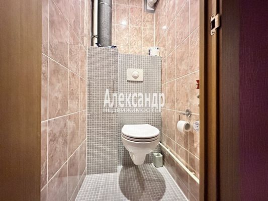 Продам трехкомнатную (3-комн.) квартиру, Коллонтай ул, 5/1, Санкт-Петербург г
