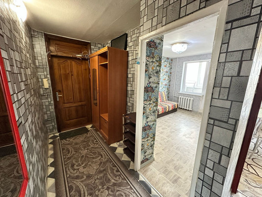 Продам двухкомнатную (2-комн.) квартиру, Военный городок ул, 95, Тихорецк г