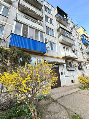 Продам двухкомнатную (2-комн.) квартиру, Военный городок ул, 95, Тихорецк г