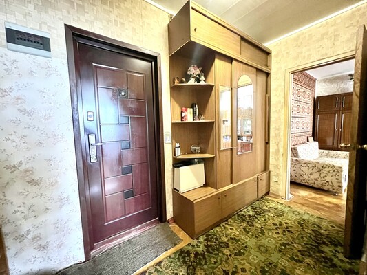 Продам двухкомнатную (2-комн.) квартиру, Зюзинская ул, 4к3, Москва г
