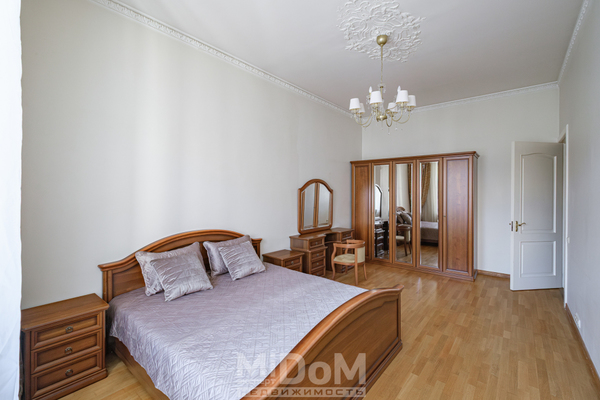 Продам трехкомнатную (3-комн.) квартиру, Рубинштейна ул, 11, Санкт-Петербург г