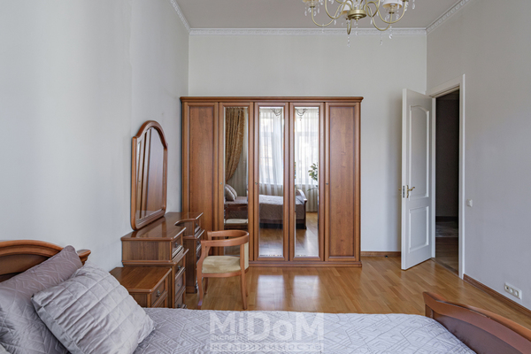 Продам трехкомнатную (3-комн.) квартиру, Рубинштейна ул, 11, Санкт-Петербург г