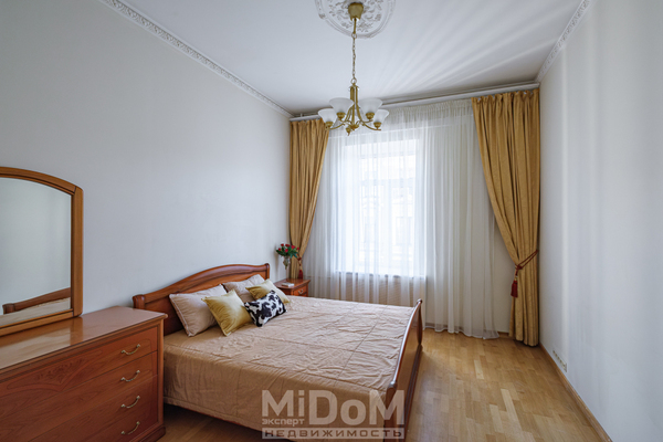 Продам трехкомнатную (3-комн.) квартиру, Рубинштейна ул, 11, Санкт-Петербург г