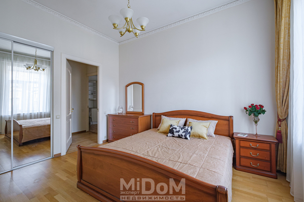 Продам трехкомнатную (3-комн.) квартиру, Рубинштейна ул, 11, Санкт-Петербург г