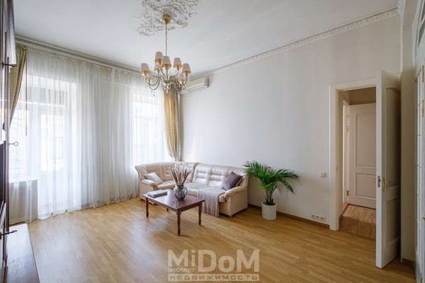 Продам трехкомнатную (3-комн.) квартиру, Рубинштейна ул, 11, Санкт-Петербург г