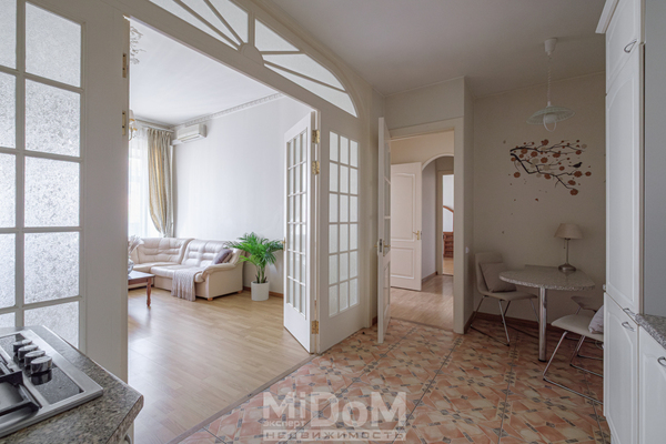 Продам трехкомнатную (3-комн.) квартиру, Рубинштейна ул, 11, Санкт-Петербург г