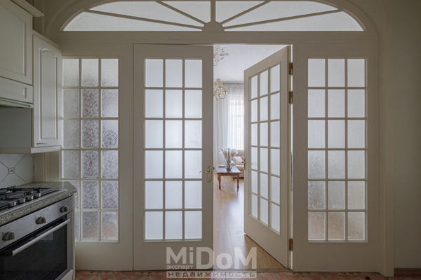 Продам трехкомнатную (3-комн.) квартиру, Рубинштейна ул, 11, Санкт-Петербург г