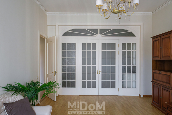 Продам трехкомнатную (3-комн.) квартиру, Рубинштейна ул, 11, Санкт-Петербург г