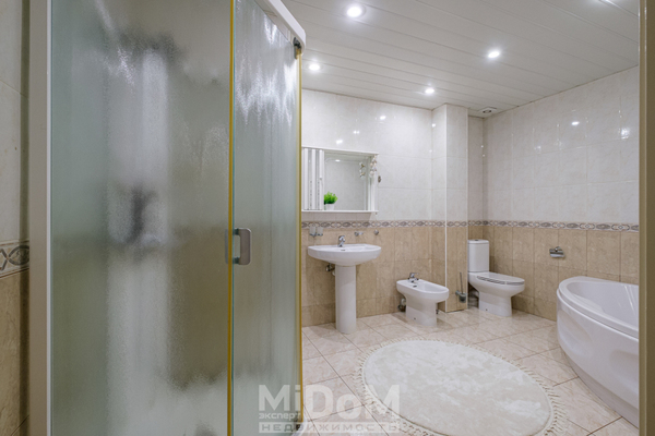 Продам трехкомнатную (3-комн.) квартиру, Рубинштейна ул, 11, Санкт-Петербург г