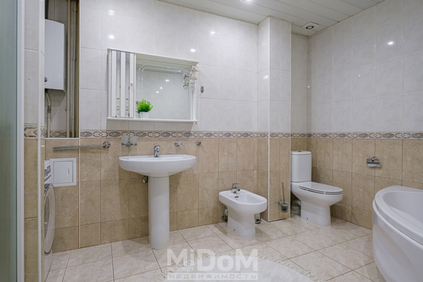 Продам трехкомнатную (3-комн.) квартиру, Рубинштейна ул, 11, Санкт-Петербург г