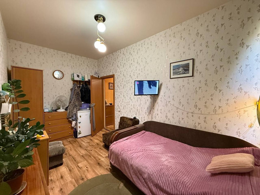 Продам двухкомнатную (2-комн.) квартиру, Гоголя ул, 52/18, Симферополь г