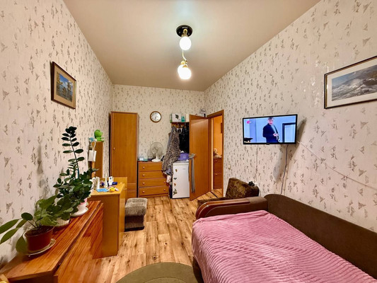 Продам двухкомнатную (2-комн.) квартиру, Гоголя ул, 52/18, Симферополь г