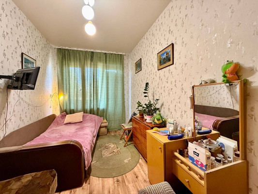 Продам двухкомнатную (2-комн.) квартиру, Гоголя ул, 52/18, Симферополь г