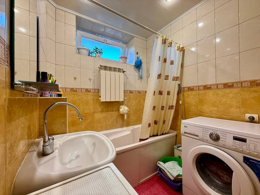 Продам двухкомнатную (2-комн.) квартиру, Гоголя ул, 52/18, Симферополь г