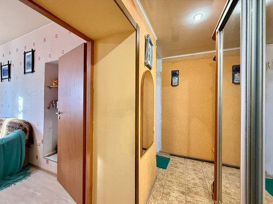 Продам двухкомнатную (2-комн.) квартиру, Гоголя ул, 52/18, Симферополь г