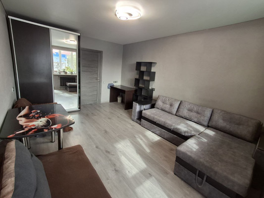 Продам двухкомнатную (2-комн.) квартиру, Севастопольская ул, 4, Симферополь г