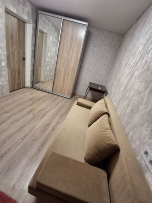 Продам двухкомнатную (2-комн.) квартиру, Севастопольская ул, 4, Симферополь г