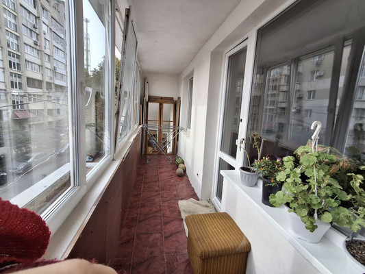 Продам двухкомнатную (2-комн.) квартиру, Севастопольская ул, 4, Симферополь г