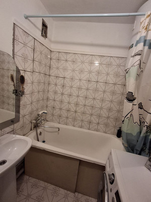 Продам двухкомнатную (2-комн.) квартиру, Севастопольская ул, 4, Симферополь г