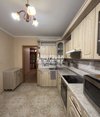 Продам трехкомнатную (3-комн.) квартиру, Собственный пр-кт, 34, Петергоф г