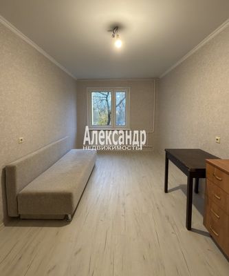 Продам трехкомнатную (3-комн.) квартиру, Собственный пр-кт, 34, Петергоф г