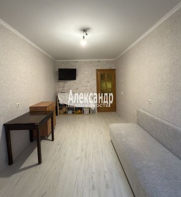 Продам трехкомнатную (3-комн.) квартиру, Собственный пр-кт, 34, Петергоф г