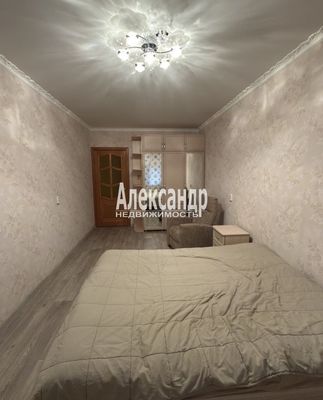 Продам трехкомнатную (3-комн.) квартиру, Собственный пр-кт, 34, Петергоф г