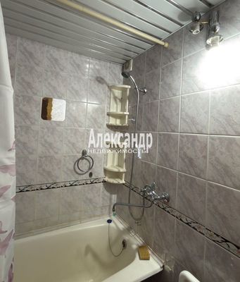 Продам трехкомнатную (3-комн.) квартиру, Собственный пр-кт, 34, Петергоф г