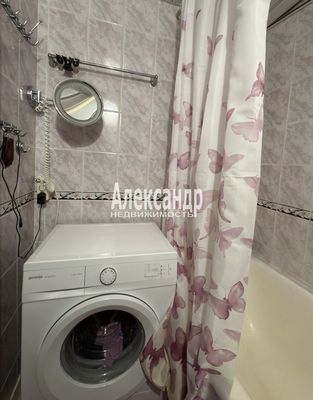 Продам трехкомнатную (3-комн.) квартиру, Собственный пр-кт, 34, Петергоф г