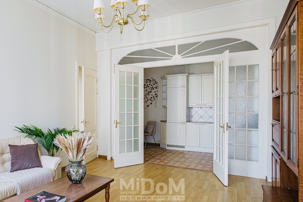 Продам трехкомнатную (3-комн.) квартиру, Рубинштейна ул, 11, Санкт-Петербург г