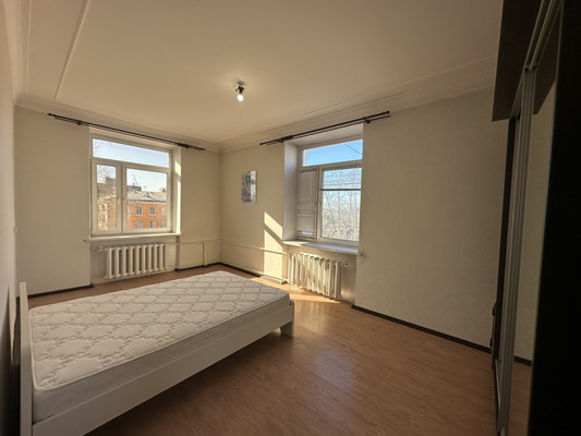 Продам трехкомнатную (3-комн.) квартиру, Сибирских Партизан ул, 30, Иркутск г