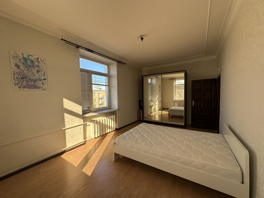 Продам трехкомнатную (3-комн.) квартиру, Сибирских Партизан ул, 30, Иркутск г